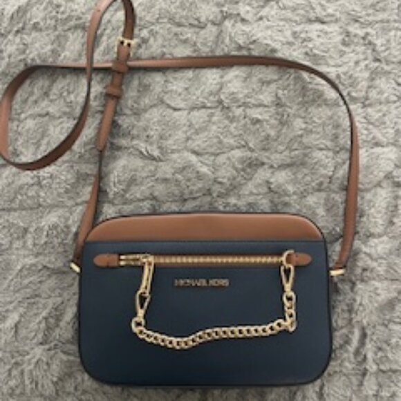 Jet Set Large Zip Chain Crossbody Bag Leather Navy - Picture 1 of 6